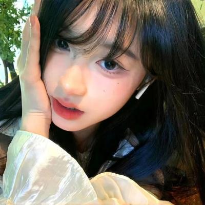她来自胡志明市